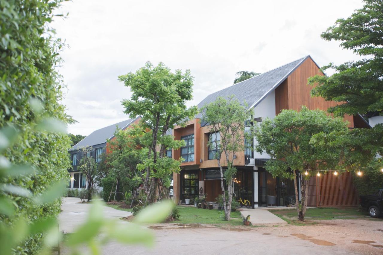 Karpenter Lampang Hotel Exterior photo