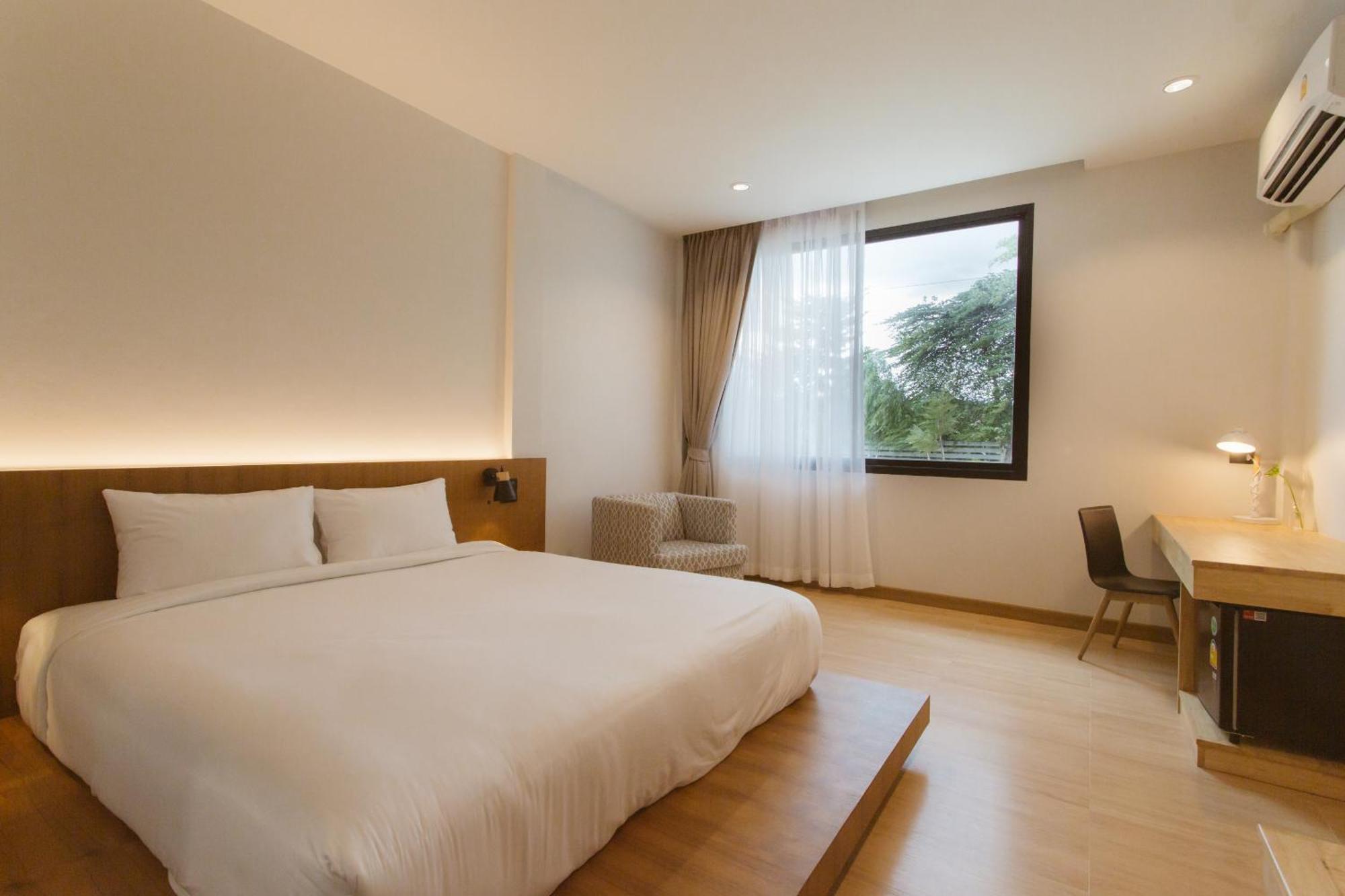 Karpenter Lampang Hotel Exterior photo